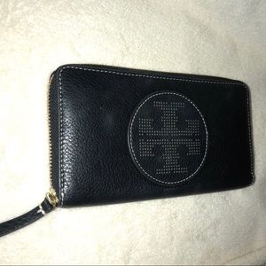 RELISTED black tory burch wallet